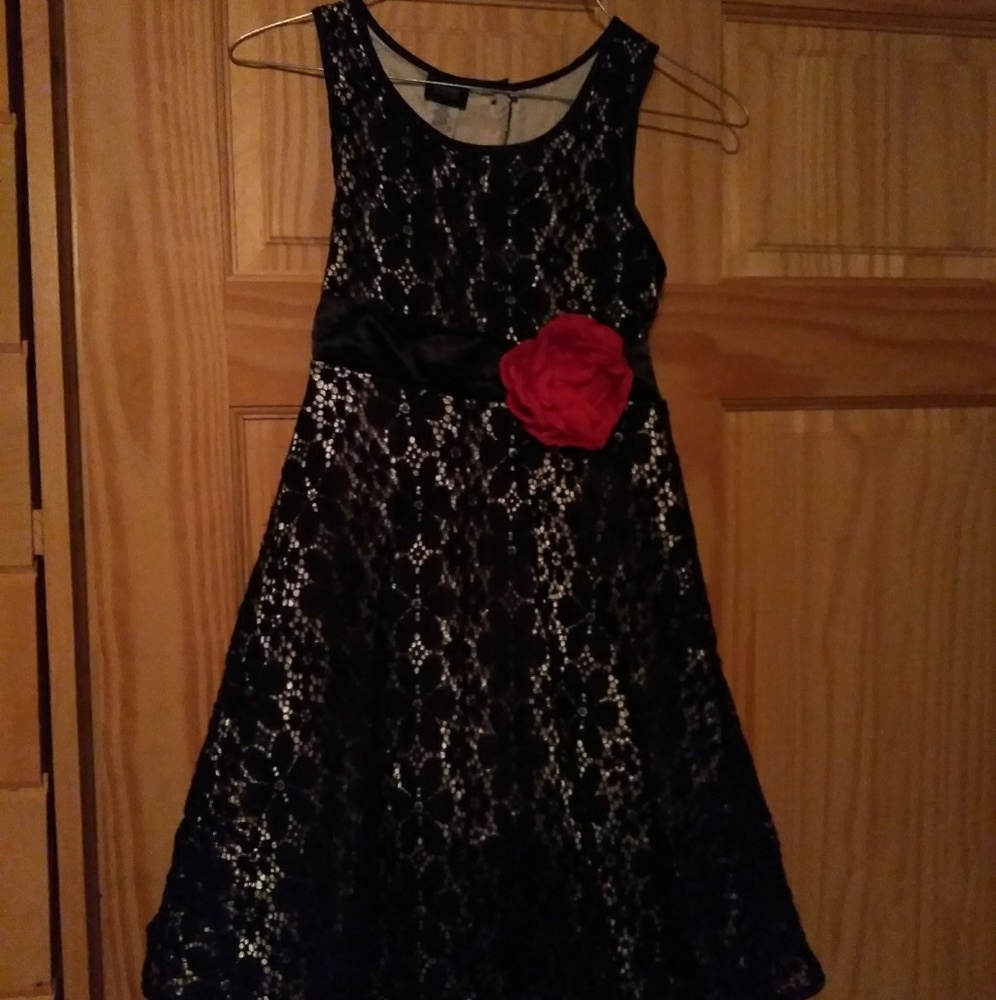 Lace Dress with flower - Picture 1 of 1